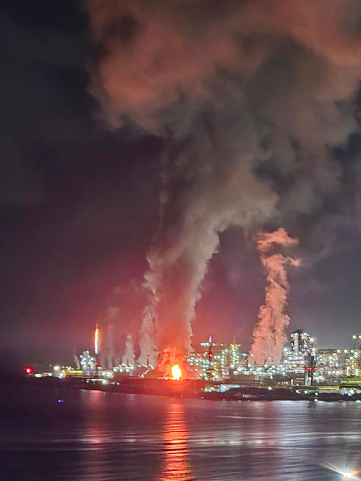 A photo shared by a reader shows a fire at the POSCO steel factory in Pohang, North Gyeongsang Province, Nov. 10. Yonhap